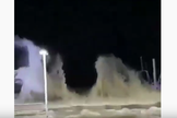 Ondas enormes se levantam e invadem bordas do Mar da Galileia. (Foto: Reprodução/YouTube)