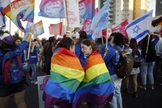 Israelenses participam da primeira parada anual do Orgulho Gay na cidade de Berseba, no sul de Israel, em 22 de junho de 2017. (Foto: AFP / Menahem Kahana)