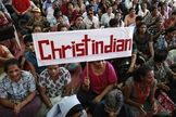 Cristãos protestam na Índia. (Foto: Reprodução/ The Express Tribune)
