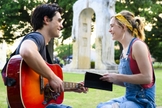 Cena do filme "I Still Believe", que conta a história de amor entre Jeremy Camp e sua primeira esposa, Mellisa, que morreu de câncer, após cerca de uma de casada com o cantor. (Foto: Divulgação)