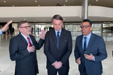Pastores em oração pelo presidente Jair Bolsonaro, em Brasília. (Foto: YouTube/Silas Malafaia)