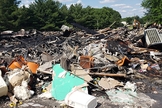 Destroços deixados após o incêndio que atingiu o santuário da Igreja Assembleia de Deus em Clinton. (Foto: Reprodução / AG News)