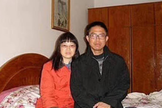 Liu Xianbin com sua esposa, Chen Mingxian, em casa esta noite. (Foto: Reprodução/ChinaAid)