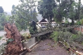 Entrada da Comunidade Luterana do Centro de Blumenau fica destruída pela passagem do ciclone extratropical. (Foto: Reprodução/Milton Jandrey/Facebook)