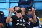 Olivier Giroud em gesto de agradecimento a Deus. (Foto: Reprodução/Instagram)