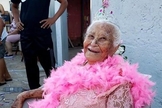 Maria Dias foi surpreendida com uma carreata de aniversário. (Foto: Paula Alves/Inter TV Grande Minas)