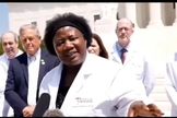Médica Stella Immanuel, em pronunciamento sobre tratamento de Covid-19. (Foto: Reprodução / BBC