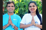 Pastor Keshab Raj Acharya e sua esposa Junu após sua libertação sob fiança no Nepal. (Foto: Reprodução / Morning Star News)