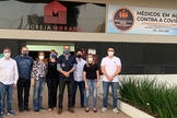 Voluntários do projeto “Médicos pela Vida Brasil”, da Igreja Morada (MS). (Foto: Reprodução / A Crítica)