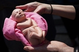 A França realiza cerca de 220.000 abortos legais todos os anos. (Foto: Mandel Ngan / AFP / Getty)