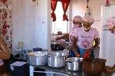 Família consegue multiplicar o dinheiro do auxílio emergencial. (Foto: Reprodução/TV Anhanguera)