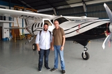 Dr. Edmilson Almeida (ANAJURE) e o Missionário Márcio Rempel, no hangar da agência missionária Missão do Céu (MDC), em Manaus/AM - Imprensa ANAJURE.