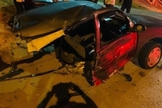 Carro ficou partido ao meio em colisão em Itatiba. (Foto: Reprodução / G1)
