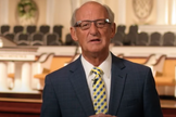Pastor Jack Trieber lidera a North Valley Baptist Church, na Califórnia, que foi multada após cristãos cantarem em culto. (Imagem: Youtube /  Reprodução)