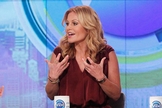 Candace Cameron integrou a bancada do programa 'The View' de 2015 a 2016 e desde que saiu tem sido procurada pela emissora a voltar, mas está recusando os convites. (Foto: ABC / Reprodução)