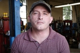 Brett Lynn foi esfaqueado após ter sua loja invadida por um criminoso, mas perdoou seu agressor. (Imagem: Faithwire)