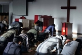 Cristãos em culto na Early Rain Convenant Church em Chengdu. (Foto: Reprodução / Facebook)
