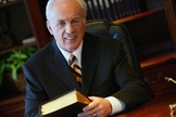 John MacArthur durante ministração. (Foto: Reprodução / Contend for Truth)