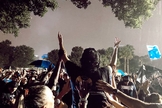 A noite de adoração 'Let Us Worship' reuniu milhares de pessoas em Orlando, marcada por conversões, curas e quebrantamento. (Foto: Twitter)