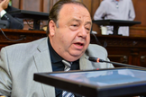 O senador Héctor Bonarrico, da província argentina de Mendoza, apresentou o projeto. (Foto: Reprodução / Mendoza Post)