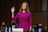 Amy Coney Barrett durante juramento diante do Senado americano, (Foto: Reprodução / Christian Headlines)