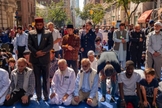 Muçulmanos se reúnem na Madison Avenue, em Nova York, antes do American Muslim Parade. (Foto: Reprodução / God Reports)