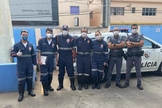 Equipes do Samu e Polícia Militar participaram de resgate de homem que teve várias paradas cardíacas em Alambari (SP). (Foto: Polícia Militar/Divulgação)