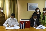 Assinatura do contrato entre Cuba e China. (Foto: Reprodução / Granma)