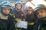 Bombeiros de Jaboticabal (SP) encontraram a Bíblia intacta. (Foto: Reprodução/Facebook/Sylvestre Natiele Vicentte Heitor)