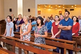 Cristãos participam de culto. (Foto: Reprodução / Gulf News)