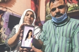 Os pais de Arzoo Raja tiveram a guarda sobre a menina negada pela Justiça do Paquistão, após a adolescente ter sido sequestrada e forçada a um casamento islâmico. (Foto: DAWN)