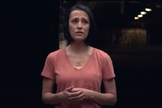 Aisha compartilhou seu testemunho em um vídeo para o canal StrongTower27, no YouTube. (Imagem: Reprodução)