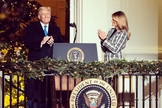 O presidente Donald Trump compartilha mensagem do Natal ao lado da primeira-dama Melania Trump. (Foto: Reprodução / Instagram)