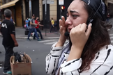 Julia Daniel prega na Rua 25 de Março, centro comercial popular de São Paulo. (Foto: Reprodução / YouTube)