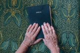 Bíblia também foi o livro mais lido em 2020. (Foto: Raul Petri/Unsplash)