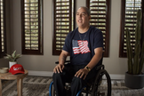 Jesse Holguin ficou paraplégico em um tiroteio. (Foto: Reprodução / PragerU).