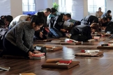 Membros da Igreja Early Rain Covenant em oração. (Foto: Reprodução / Facebook)