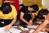 Estudo bíblico em igreja doméstica no Irã. (Foto: Reprodução / VOM)