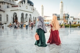 Em Aceh, por causa da lei sharia, as cristãs são pressionadas a usar hijabs (véu islâmico) em alguns lugares. (Foto: Portas Abertas)