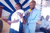 O casal e seu filho Elioenai na igreja. (Foto: Reprodução / UGCN)