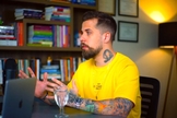 Pastor Lipão em conversa com Douglas Gonçalves. (Foto: Reprodução/YouTube/JesusCopy)