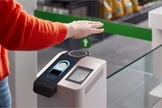 Amazon já criou sensor para realizar pagamentos com a palma da mão. (Foto: Divulgação/Amazon)