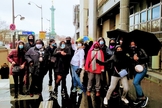 Estudantes universitários reunidos para um passeio ao ar livre em Paris. (Foto: M. Poujol / GBU França)