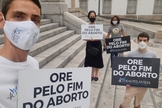 Cristãos oram pelo fim do aborto em frente a Assembleia Legislativa do Rio de Janeiro, em outubro de 2020. (Foto: 40 Dias Pela Vida Rio)