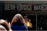 Faixa com linguagem neutra colocada em ETEC de SP. (Foto: Reprodução / Twitter)