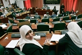 Legisladores palestinos participam de uma sessão do Conselho Legislativo Palestino na cidade de Ramallah, na Cisjordânia, em 20 de fevereiro de 2007. (Foto por Reuters / Loay Abu Haykel)