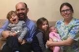 O Pr. Zach Balon, sua esposa Joy Subaşıgüller e seus 3 filhos (todos cidadãos turcos) foram expulsos da Turquia. (Foto: Reprodução / Goshen International)