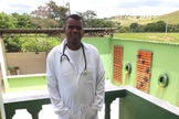 Com a vida restaurada, hoje Rodrigo veste o uniforme de enfermeiro com orgulho e faz estágio no Centro Cirúrgico em Muriaé. (Foto: Divulgação/JNM).