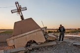 Uma igreja cristã destruída perto de Tal Tamer no norte da Síria, controlado pelos curdos. (Foto: Ivor Priclett/The New York Times)