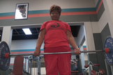 Aos 78 anos, Nora Langdon é campeã de levantamento de peso. (Foto: Fox 2)
